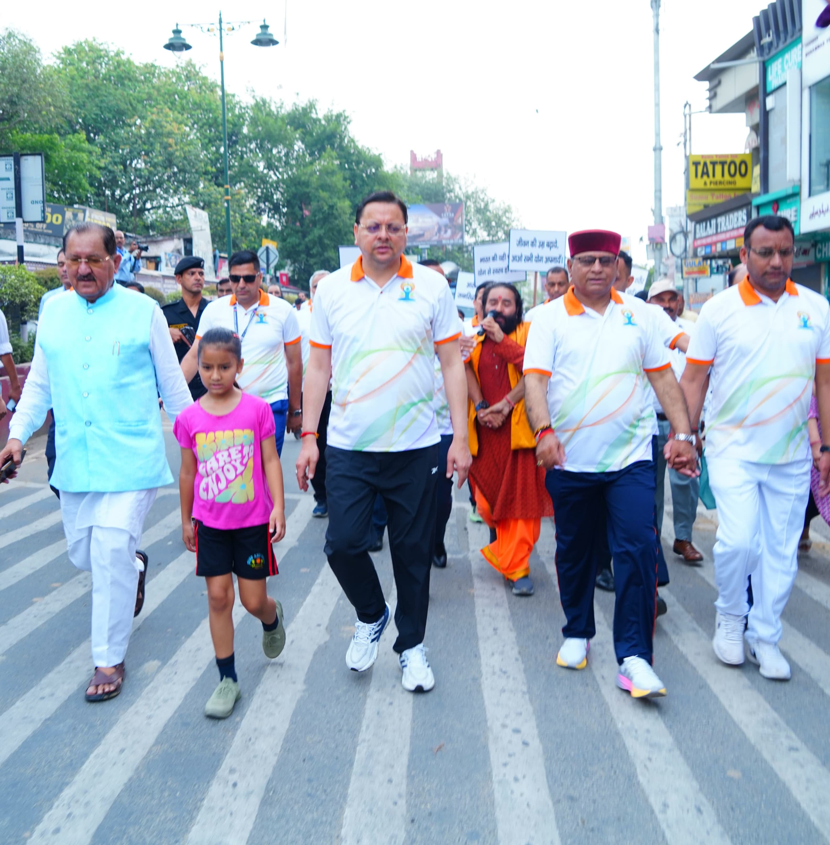 मुख्यमंत्री धामी ने किया  एम.के.पी कॉलेज, देहरादून में आयोजित 'रन फॉर योगा' कार्यक्रम में प्रतिभाग