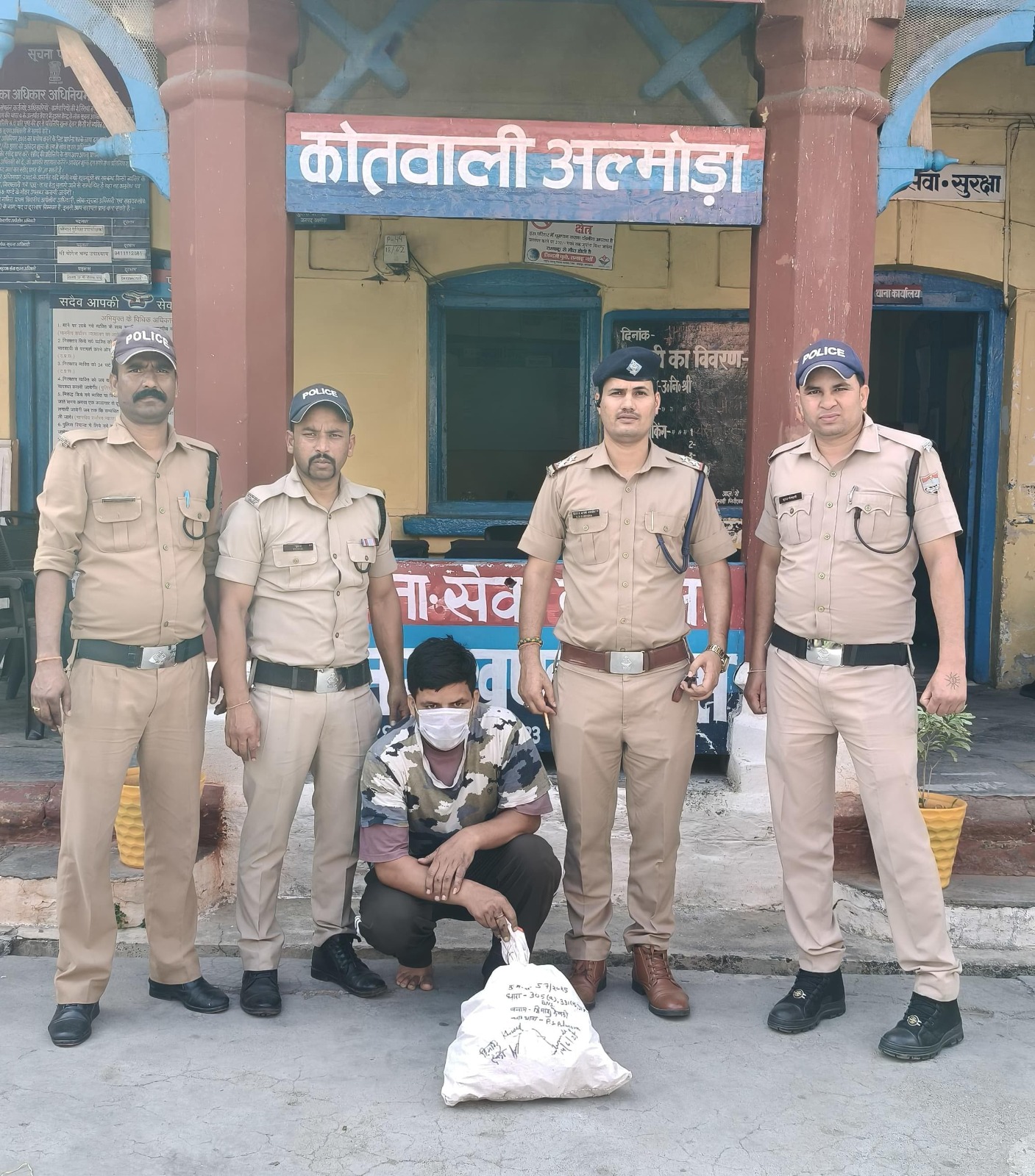 एफआईआर के तीन घंटे भीतर पुलिस ने किया चोरी का खुलासा