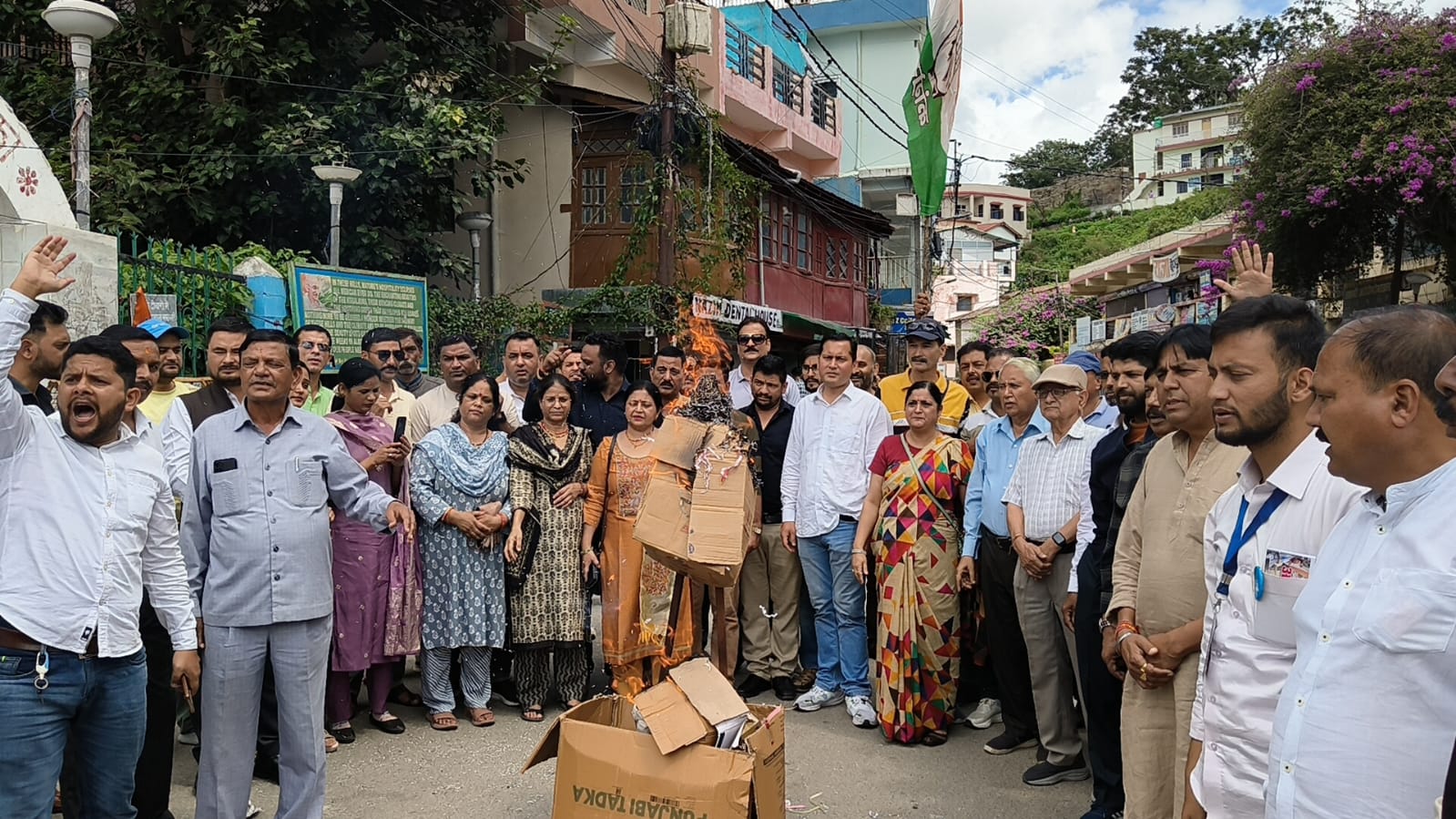 केंद्रीय मंत्री के बयान पर कांग्रेस आक्रोशित, किया विरोध प्रदर्शन